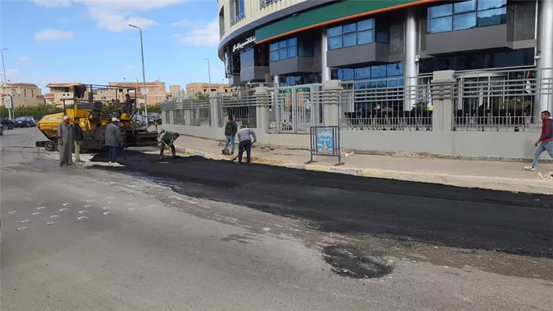 أجهزة مدن 6 أكتوبر والشيخ زايد والعاشر تُواصل رفع كفاءة وتطوير الطرق.. بالصور