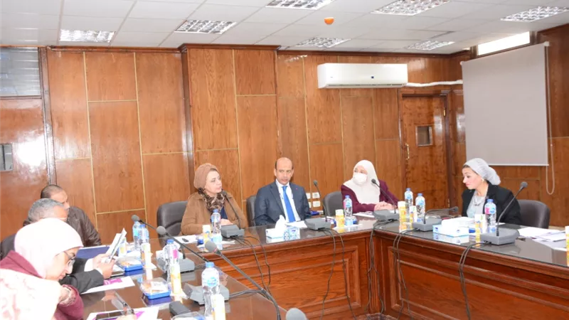 نائب رئيس جامعة أسيوط تترأس اجتماع لجنة المختبرات والأجهزة العلمية بطب الأسنان