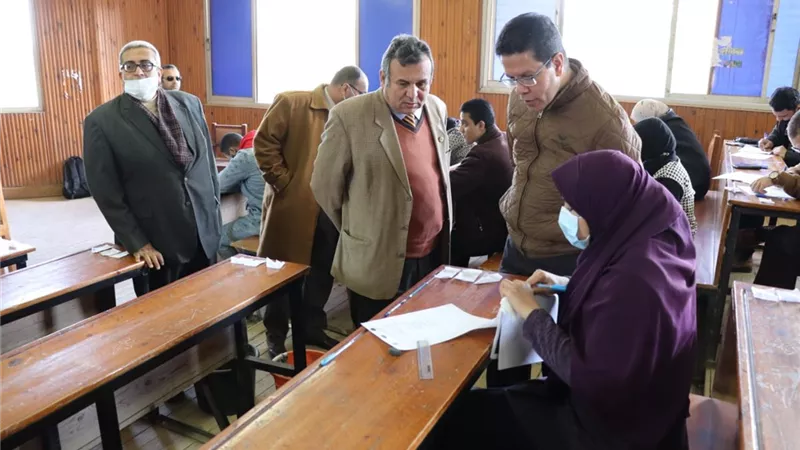 نائبا رئيس جامعة بنها يواصلان جولاتهما لمتابعة سير الامتحانات بالكليات