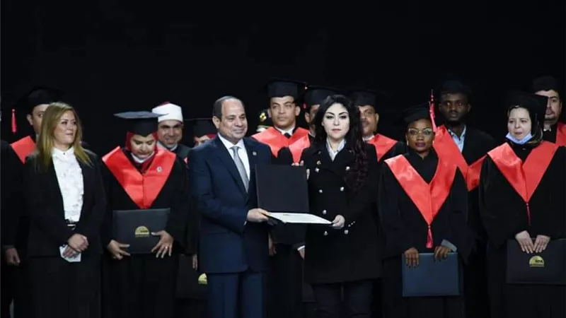 المتحدث الرئاسي ينشر صور حضور الرئيس السيسي حفل تخرج دفعات الأكاديمية الوطنية للتدريب