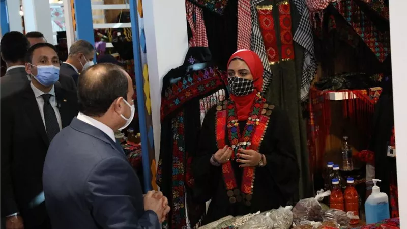 الرئيس السيسي يزور جناح 