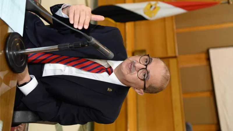رئيس جامعة أسيوط يستجيب لطلبات طلاب الفرقة الثانية بكلية الحقوق