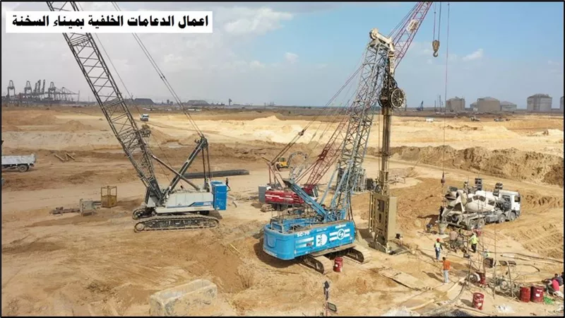 زكى والوزير يتفقدان مواقع العمل فى مشروع تطوير ميناء السخنة ويعقدان اجتماعاً موسعاً مع الشركات الوطنية المنفذة