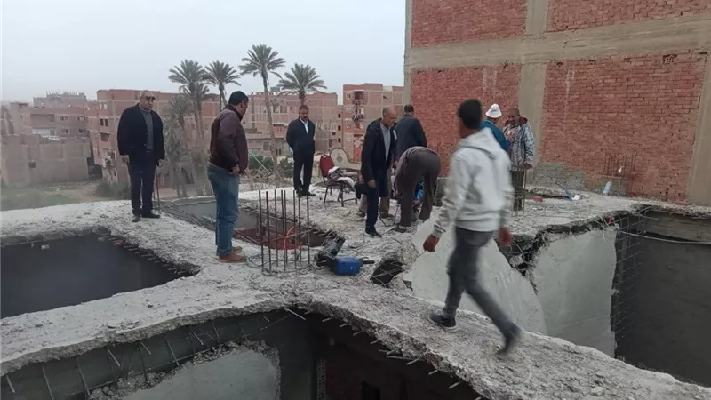 الجيزة تزيل أدوار مخالفه بعقارات بترسا في أبو النمرس