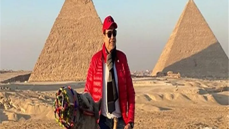 حكيم يزور الأهرامات ويؤكد: مفيش فى جمالك يا مصر