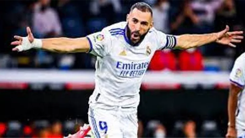 فرانس فوتبول تختار بنزيما الأفضل في فرنسا 2021.. ومهاجم ريال مدريد يعلق