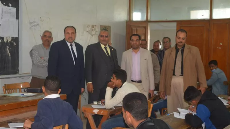 نائب رئيس جامعة الأزهر يتفقد الإمتحانات بكليتي التربية بنين والشريعة بأسيوط