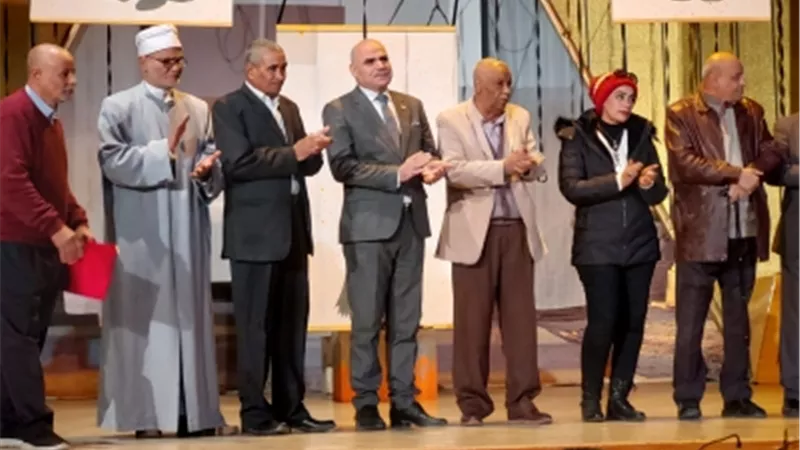 رئيس جامعة الأقصر يشهد الحفل الختامي لأنشطة الهلال الأحمر ويشارك بتكريم المتطوعين