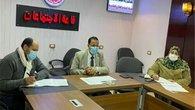 وكيل الصحة بالقليوبية يناقش خطة العمل الوقائية وتطعيم المواطنين بلقاح كورونا
