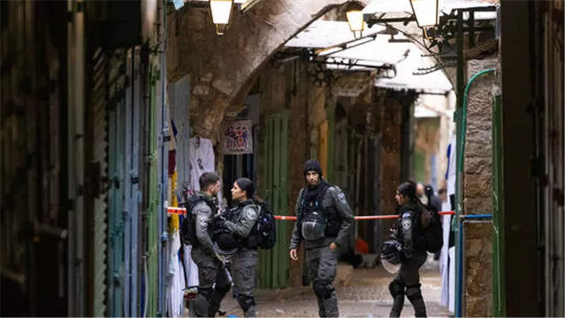 القوات الإسرائيلية تعتقل 5 فلسطينيين في بيت لحم بينهم أسرى محررون