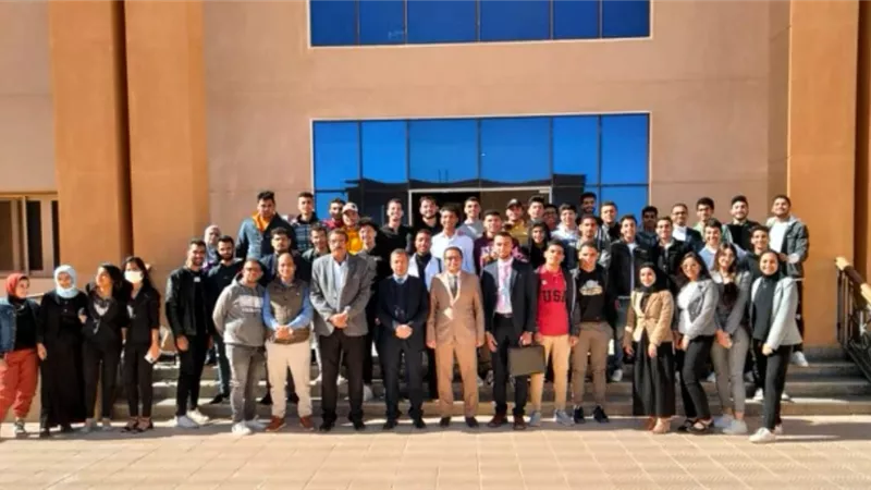 مناقشة مشاريع طلاب الفرقة الأولى بكليات الحاسبات والذكاء الاصطناعي بجامعة جنوب الوادى