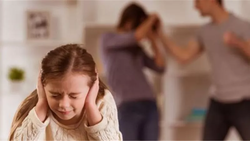 حكم شجار الزوجين أمام الأبناء