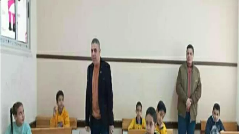 مدير تعليم العبور يتابع سير امتحانات الصف الرابع الابتدائى