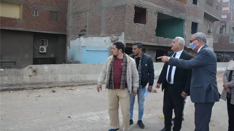 باستخدام 55 سيارة و7 لوادر و جليدر.. محافظ القليوبية يتابع حملة ازالة المخلفات بالجبل الأصفر
