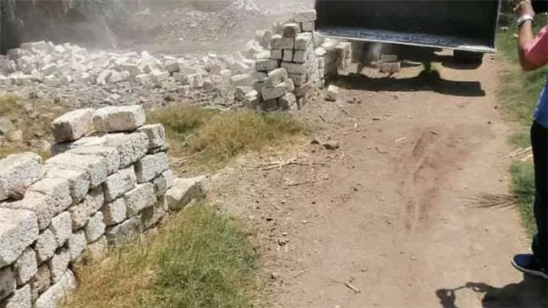إزالة ٢٠ حالة تعدِ على أملاك الدولة بإسنا جنوب غرب الأقصر