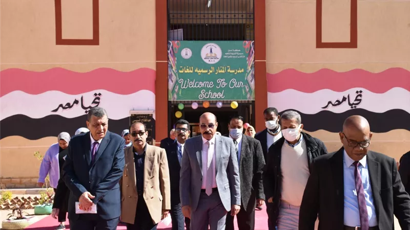 محافظ أسوان يفتتح مدرسة رسمية للغات.. بتكلفة 8.5 مليون جنيه