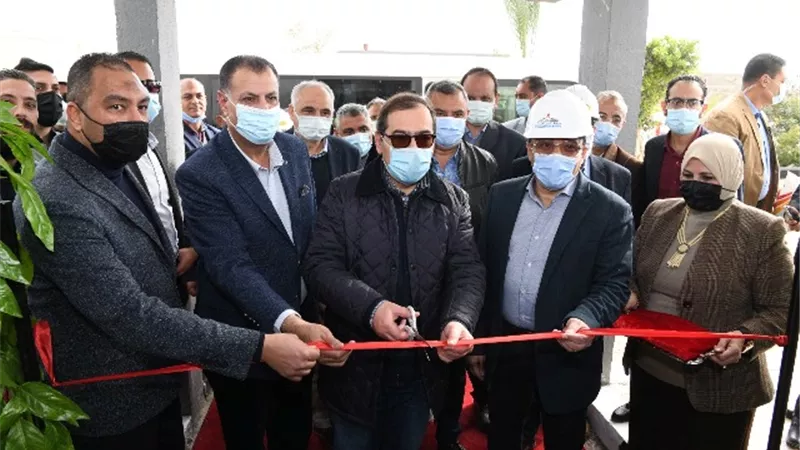 الملا يفتتح غرفة المراقبة والتحكم الرئيسية لشبكة خطوط أنابيب البترول لمنطقة السويس والقناة.. صور