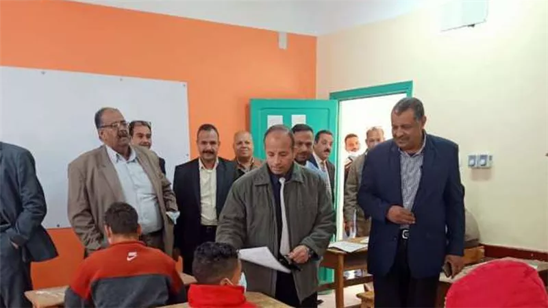 وكيل وزارة التعليم بقنا يتابع امتحانات الفصل الدراسي الأول