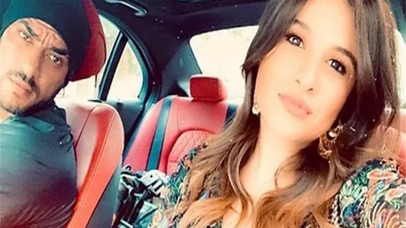 أحمد العوضي يتغزل فى ياسمين عبد العزيز بعيد ميلادها