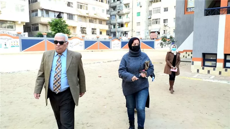 مدير تعليم الاسكندريه يتفقد لجان امتحانات التيرم الاول
