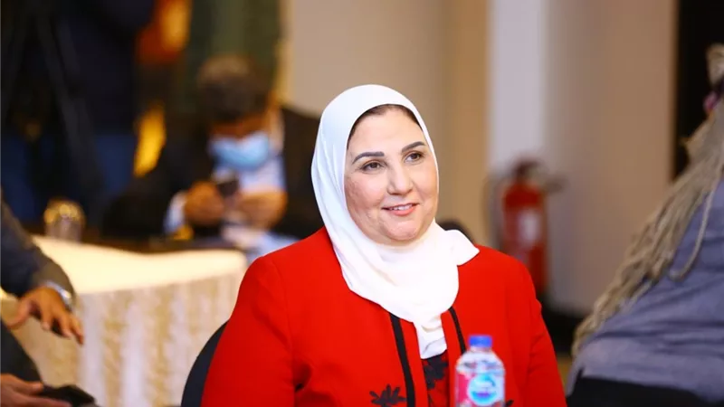 وزيرة التضامن: إنشاء غرفة عمليات مصغرة لمتابعة أنشطة الهلال الأحمر