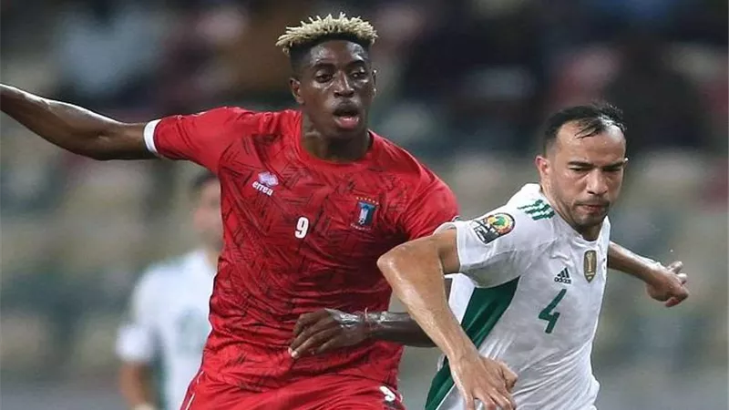 منتخب غينيا الإستوائية يفجر أولى مفاجآت الكان بالفوز على الجزائر بهدف نظيف