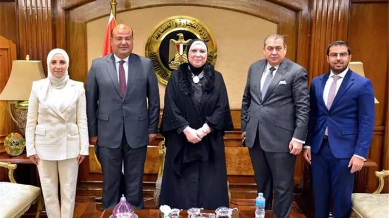 جامع تبحث زيادة الصادرات المصرية للاسواق الامريكية مع وفد غرفة التجارة العربية