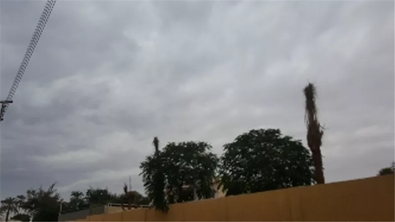 عودة السحب الكثيفة لتحجب أشعة الشمس وإنخفاض فى درجات الحرارة بالأقصر