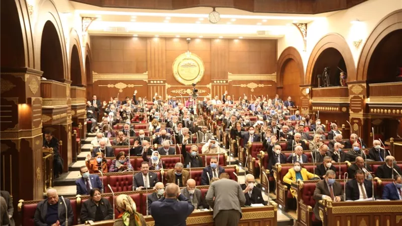 الشيوخ يوافق علي الفصل الخامس من قانون العمل الخاص بتنظيم العماله الأجنبية