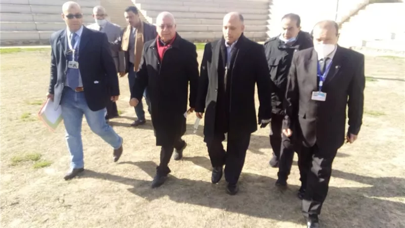 مدير تعليم مطروح يفاجئ المدرسة النووية..صور