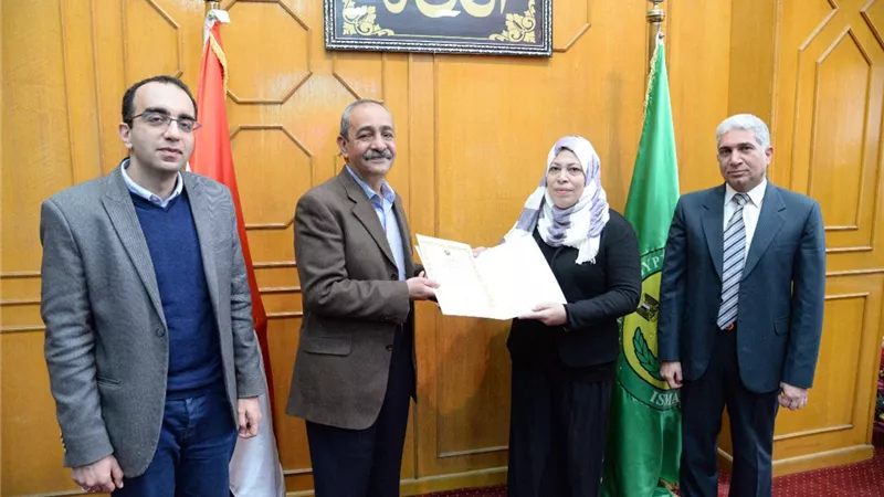 محافظ الإسماعيلية يكرم فريق منظومة الشكاوى الحكومية
