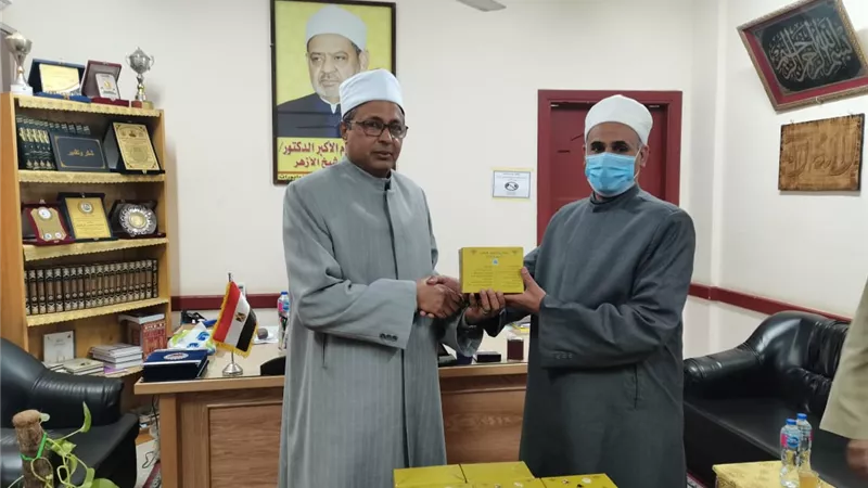 مجموعات من الاصدار الثانى لسلسة رؤية هدية الأوقاف للمنطقة الأزهرية والوعظ بالأقصر