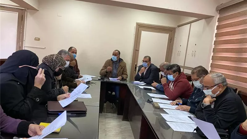 وكيل وزارة التربية والتعليم بالسويس يعقد اجتماعا بمديرى الإدارات وموجهى عموم المواد