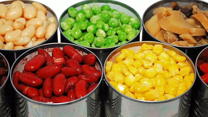منها الطماطم أو الأطعمة المعلبة ..مواد غذائية تسبب الأرق
