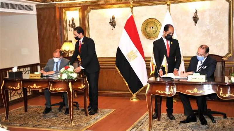 بروتوكول تعاون بين وزارة العدل و اتصالات مصر.. تقديم خدمات الشهر العقاري بالفروع في 17 محافظة