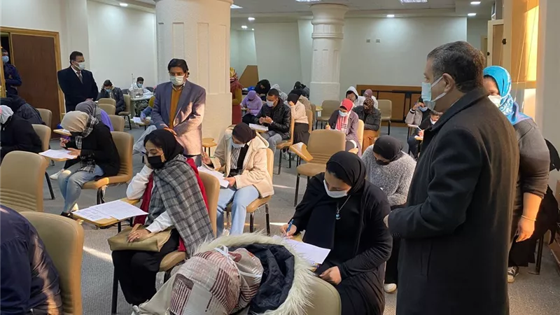 رئيس جامعة مطروح يتفقد لجان امتحانات الفصل الدراسى الأول