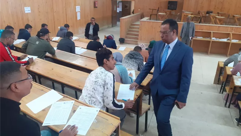 استمرار أعمال الامتحانات بكلية الحقوق بقنا وسط تطبيق كامل للإجراءات الإحترازية