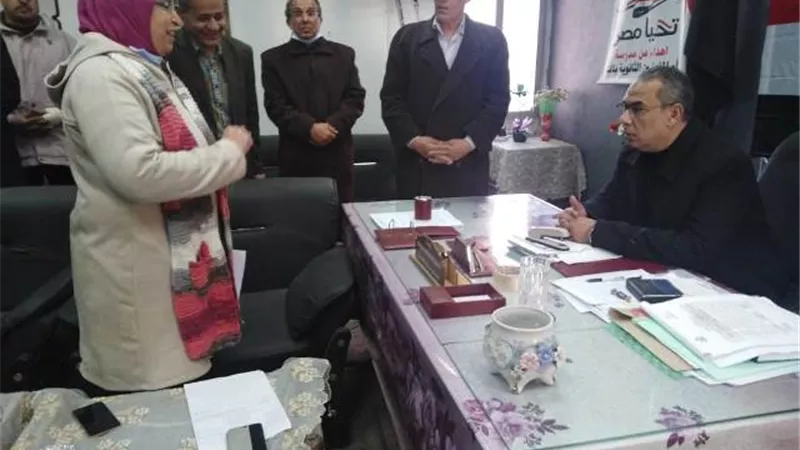 مدير التعليم بالقليوبية يتفقد امتحانات صفوف النقل بمدارس بنها.. بالصور