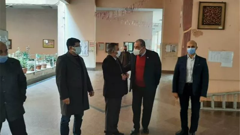 تعرف على سبب الزيارة المفاجئة لرئيس جامعة حلوان لكليتى السياحة والاقتصاد.. بالصور