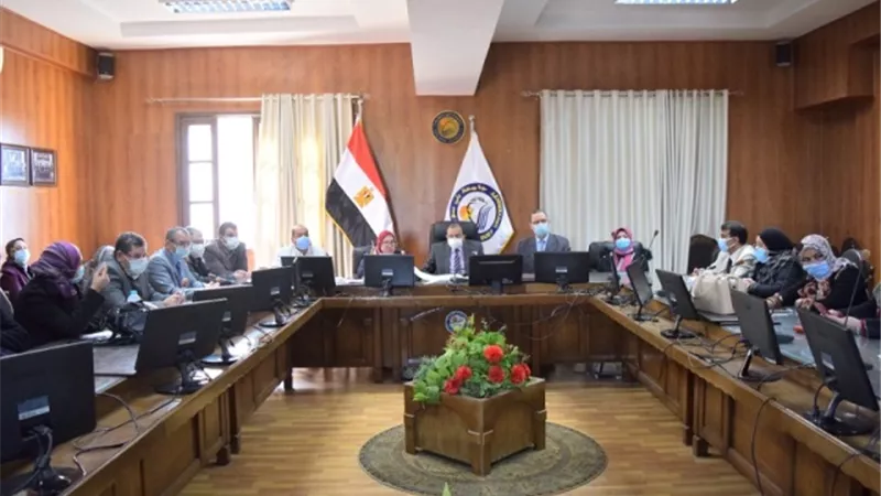 رئيس جامعة بني سويف يترأس اجتماع مجلس الدراسات العليا والبحوث.. بالصور