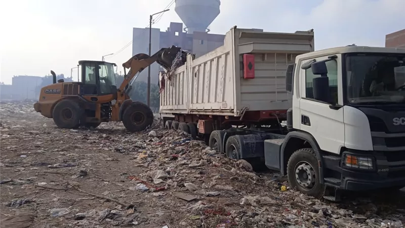 رفع ٤٠٠ طن مخلفات من حدود الخانكة عقب زيارة وزير التنمية المحلية