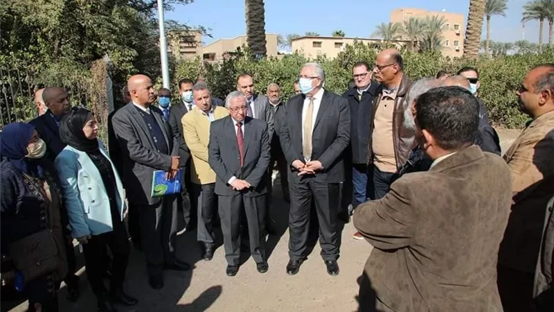 وزير الزراعة يتفقد تجربة زراعة القصب بالشتل في مركز البحوث الزراعية
