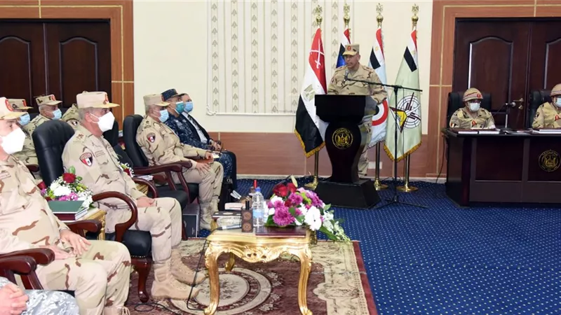 وزير الدفاع يشهد المرحلة الرئيسية لمشروع 