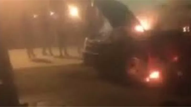 إشتعال سيارة نصف نقل داخل مصنع بالإسماعيلية