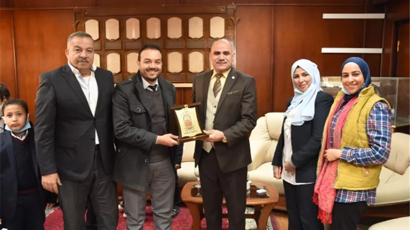 تقديرا لجهوده في خدمة المجتمع .. مدرسة النيل المصرية الدولية تكرم رئيس جامعة الأقصر