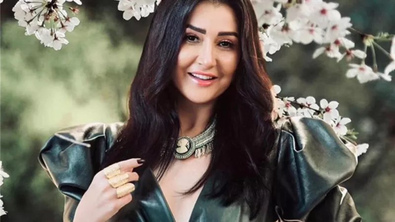 غادة عبد الرازق تبهر محبيها باطلالة كاجوال جذابة.. صور