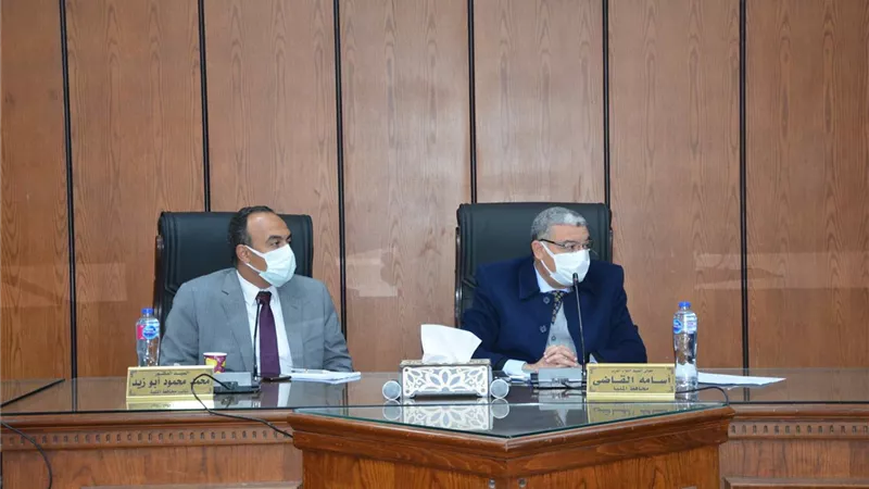محافظ المنيا يشٌيد بقرارات الرئيس السيسي .. ويؤكد: توفر حياة كريمة لكافة فئات المجتمع