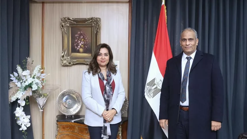 محافظ دمياط تهنئ رئيس شركة 