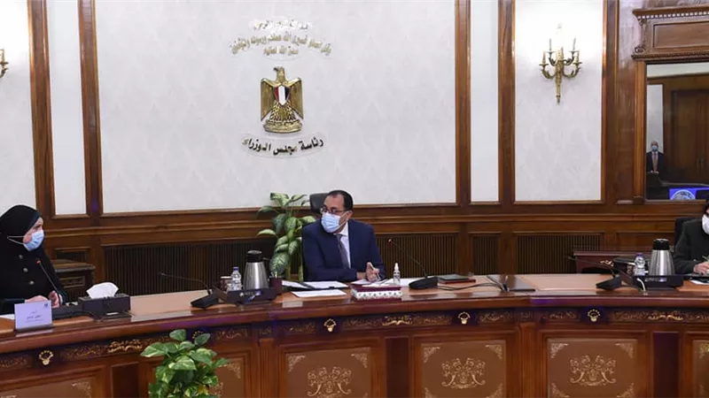 مدبولى: المجمعات الصناعية جزء من توجه الدولة نحو توفير فرص العمل للشباب ودعم الإقتصاد الوطني