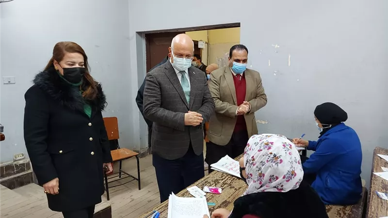 رئيس جامعة بنها يشدد على الالتزام بالإجراءات الاحترازية داخل لجان الإمتحانات